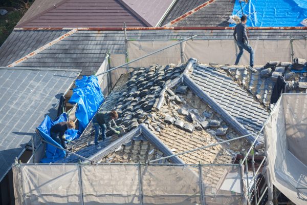 people-working-to-tile-a-roof-2024-11-27-13-36-03-utc